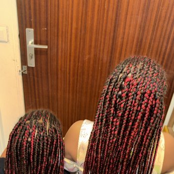 Natte colérique et braid à l’arrière sur cheveux lisse