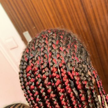 Natte colérique et braid à l’arrière sur cheveux lisse