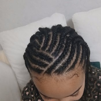 Nattes collées avant/ tresses a l'arrière