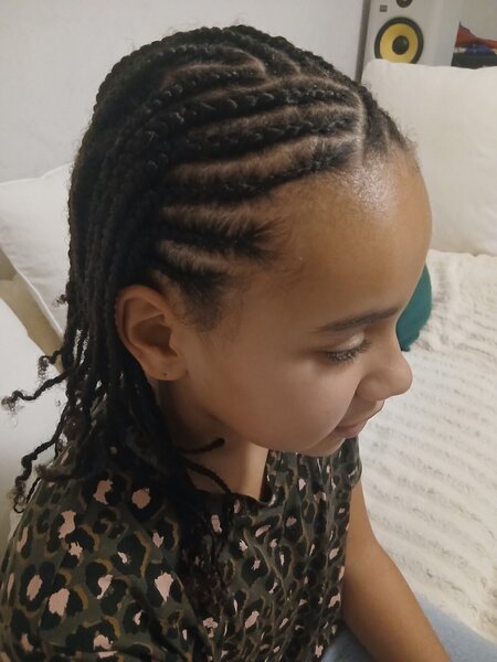 Nattes collées avant/ tresses a l'arrière