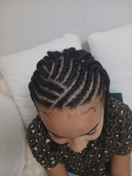 Nattes collées avant/ tresses a l'arrière