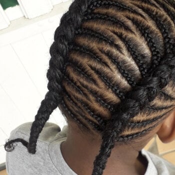 Nattes collées avec design (enfant)