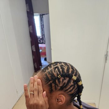 Nattes collées avec motifs 