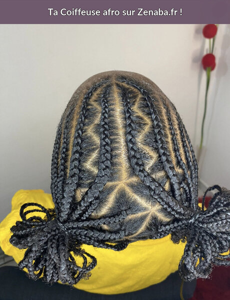 Nattes collées (cornrows) et tresses sur cheveux naturels pour fille