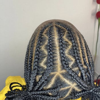 Nattes collées (cornrows) et tresses sur cheveux naturels pour fille