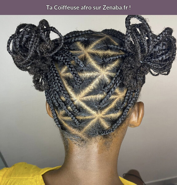 Nattes collées (cornrows) et tresses sur cheveux naturels pour fille