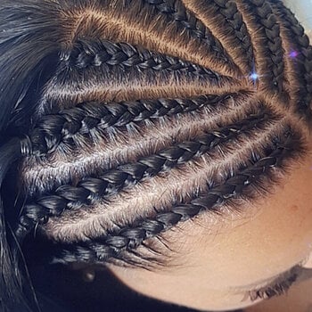 Nattes collées (cornrows) femme