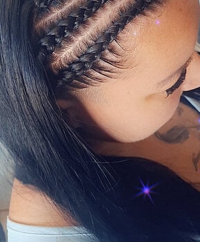 Nattes collées (cornrows) femme