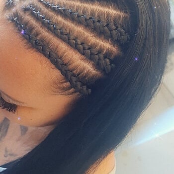 Nattes collées (cornrows) femme