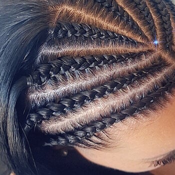 Nattes collées (cornrows) femme