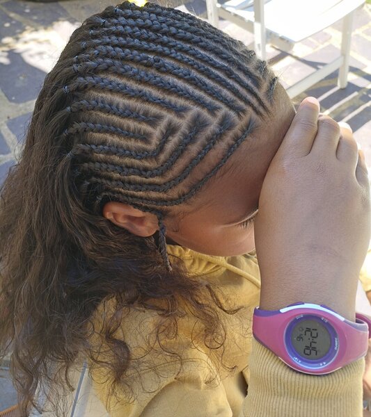 Nattes collées demi-tête sur cheveux metissés