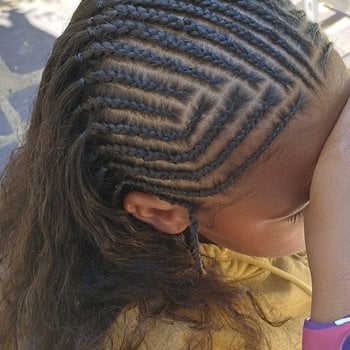 Nattes collées demi-tête sur cheveux metissés