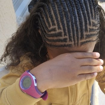 Nattes collées demi-tête sur cheveux metissés