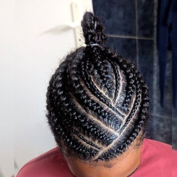Nattes collées Homme sur cheveux caucasienseveux lisses"