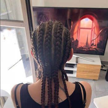 Natees collées sans rajouts sur cheveux lisses caucasiens
