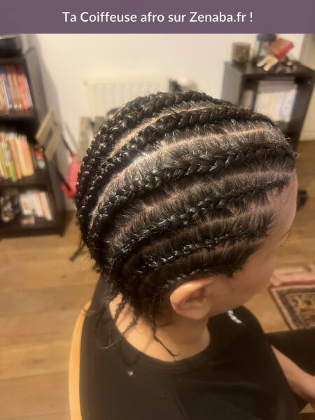 Nattes collées sur cheveux lisse courts