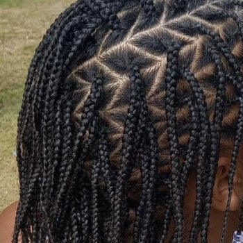 Nattes sur cheveux naturels avec perles