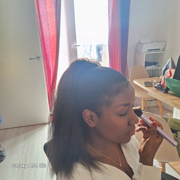Postiche avec une tissage
