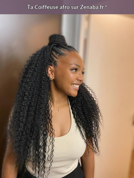 tresses collées à l’avant + longueurs bouclées à l’arrière