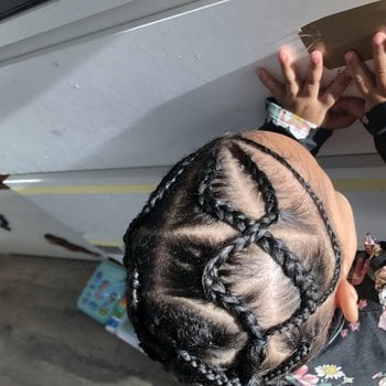 Tresses collées sur cheveux métissés