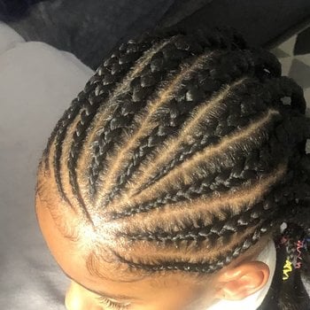 Tresses collées sur cheveux métissés