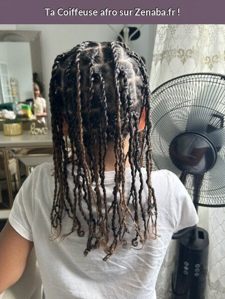 Vanilles sur tête d'enfant cheveux naturels lisses ondulés