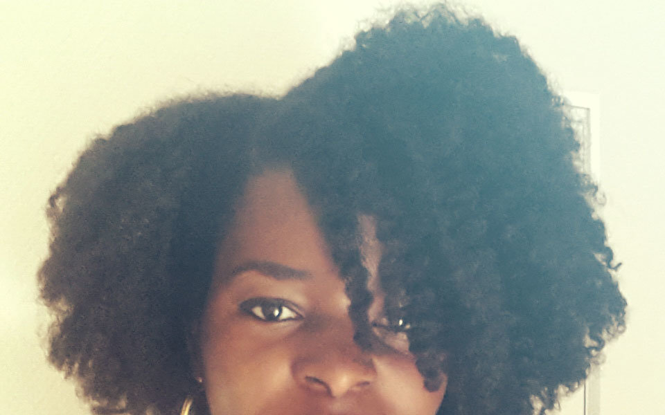 Poupée Kinky nous parle de ses cheveux crépus