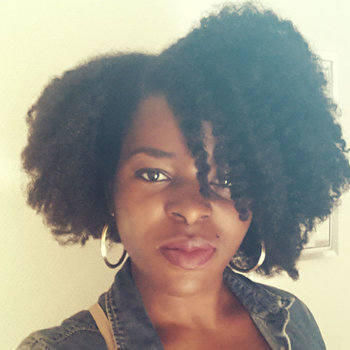 Poupée Kinky nous parle de ses cheveux crépus