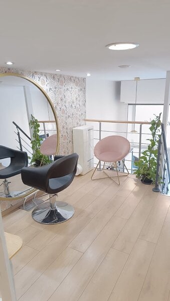 Sun Color’s hair salon 