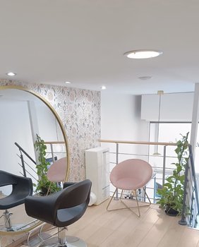 Sun Color’s hair salon 