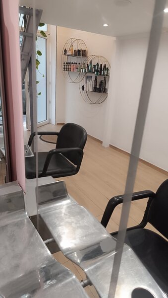 Sun Color’s hair salon 